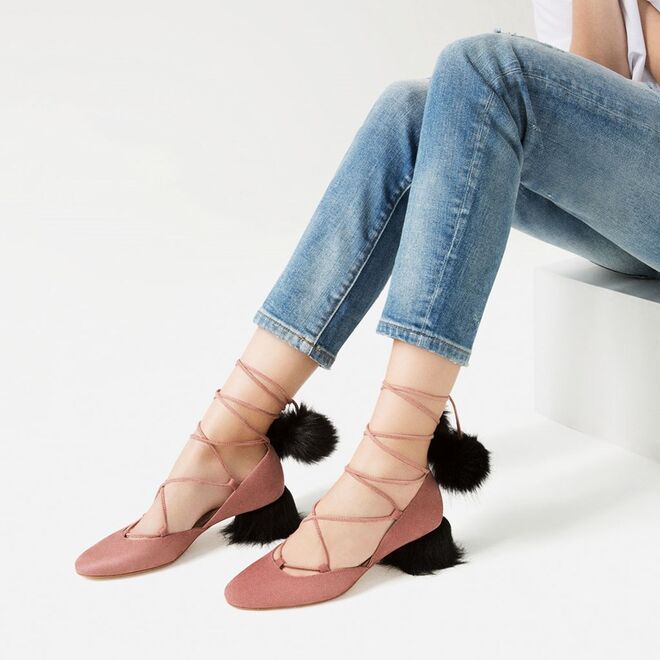 Sandálias com Pompons | Zara, 49.95€