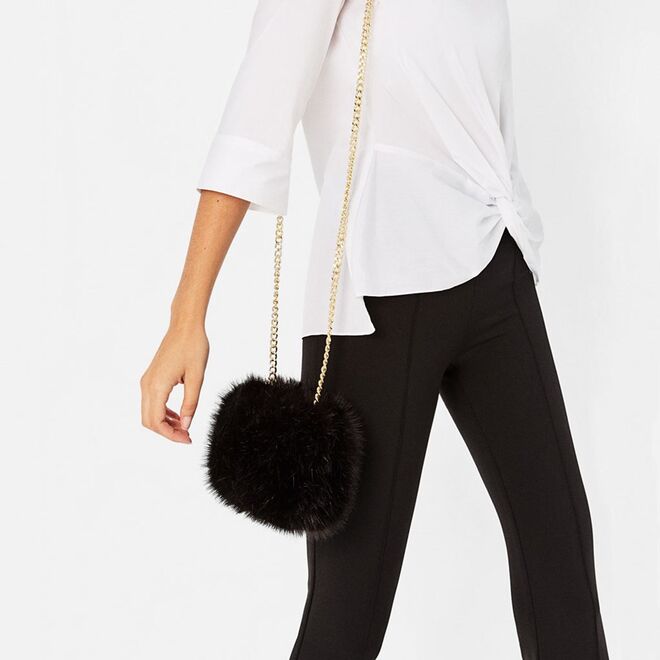 Carteira Preta | Zara, 29.95€