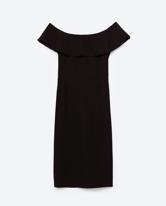 PARA REALÇAR AS CURVAS | Vestido ombros descobertos, 39,95€, Zara