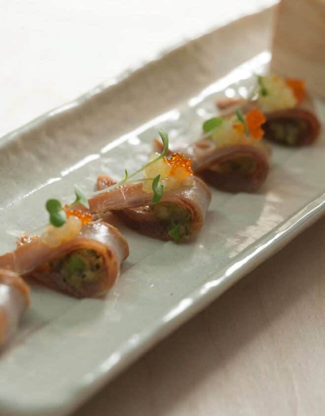 Kaisō (corvina zukê, puré de maçã verde, “ovas” de yuzu e telha de arroz, 8,50€)