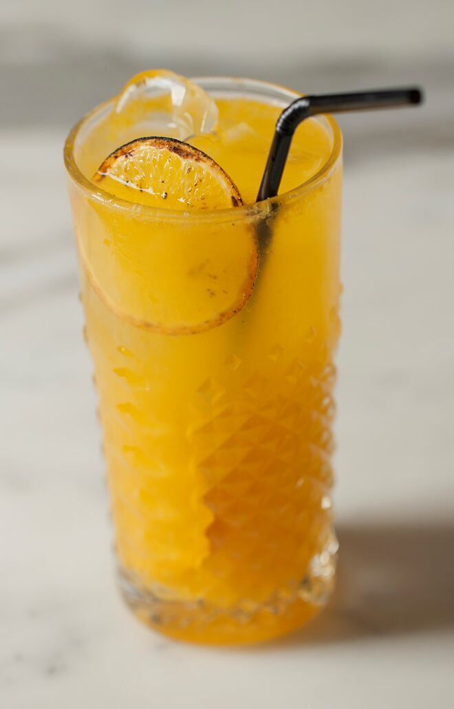 Há também 3 novos cocktails: Apple & Eve, feito à base de Vodka Bison Grass, puré de maçã, limão e maçã caramelizada (7€), Mr. Murray, com Gin Tanqueray, sakê, limão, sumo de yuzu e manjericão (8€), e uma opção do imperdível Tokyo Garden sem álcool (6€). Há ainda uma nova receita de Sakêgria com Tangerina e Gengibre (3,75€) para provar.