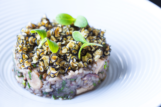 Tako Meshi Gobo - Arroz em caldo de polvo assado com salsify crocante e nato