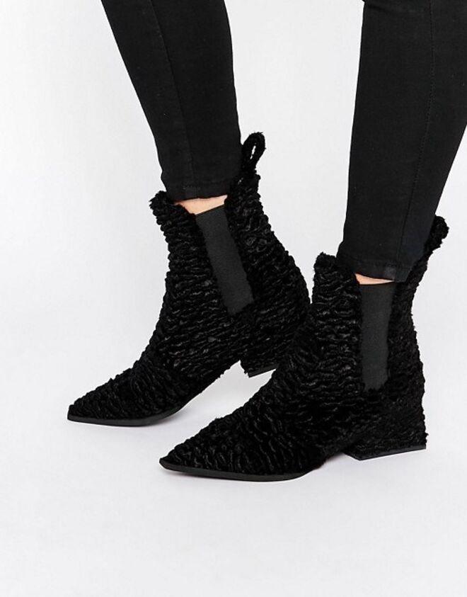 Jeffrey Campbell, €84 (antes a €140), em www.asos.com