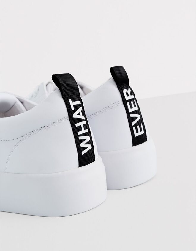 Pull & Bear, €19,99 (antes a 25,99)