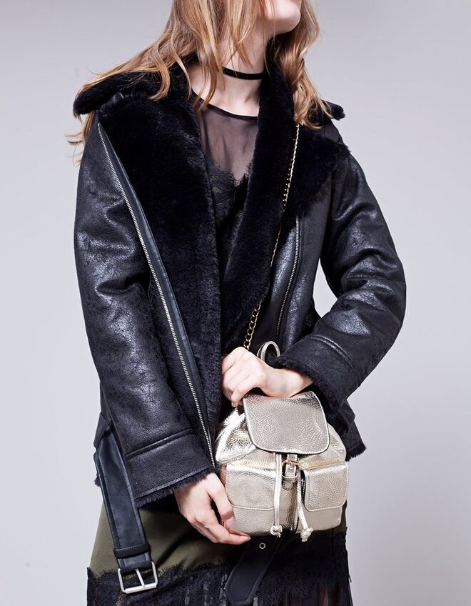 Stradivarius, €12,99 (antes a €15,95)