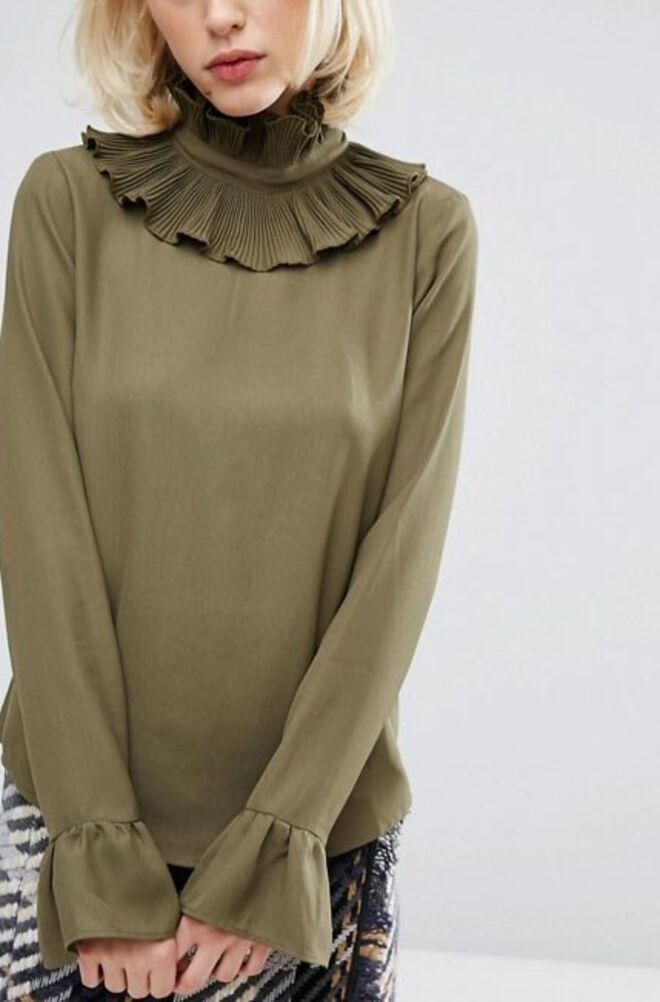 1. Camisas com mangas over sized | Asos, 34.00€