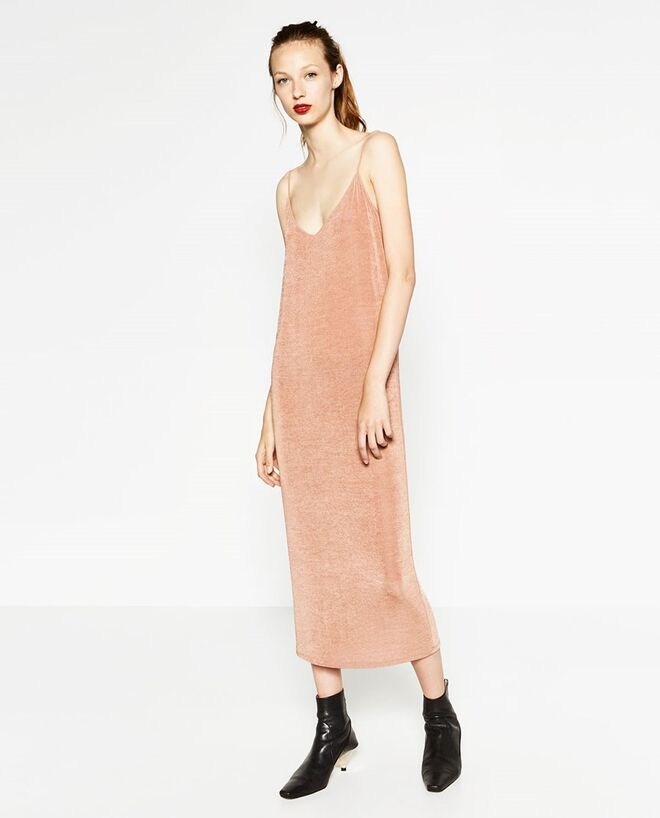6. Slip Dress e as sobreposições | Zara, 7.99€