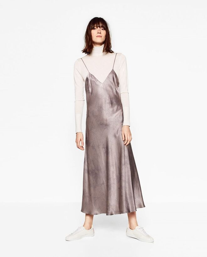 6. Slip Dress e as sobreposições | Zara, 25.99€