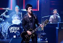 Billie Joe Armstrong, vocalista dos GreenDay tem vindo a alterar a letra de algumas das suas canções em concertos (chegou a cantar na música 'Holiday', 'Pulverizar as Trump Towers') e nos MTV Europe Music Awards chegou a comparar Trump ao ditador alemão Hitler.