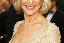 Já Helen Mirren considera Trump um dinossauro: 'Eu acho que eles andam a morrer...mas ainda existem uns quantos por aí, acredito que Trump é um deles.'.