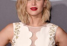 A atriz vencedora de um Óscar Jennifer Lawrence afirmou perante a Vogue norte-americana que 'Se Donald Trump for o Presidente dos Estados Unidos, vai ser o fim do mundo... Eu cresci como Republicana, mas jamais me imagino a apoiar um partido que não defende os principais direitos das mulheres.'