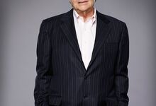 Jerry Springer revelou em entrevista ao Hollywood Reporter que 'Para nós isto é entretenimento, mas Santo Deus, isto é sério. O Donald é um entertainer... Ele não tem conhecimentos, temperamento ou sabedoria para tomar as decisões necessárias.'. 