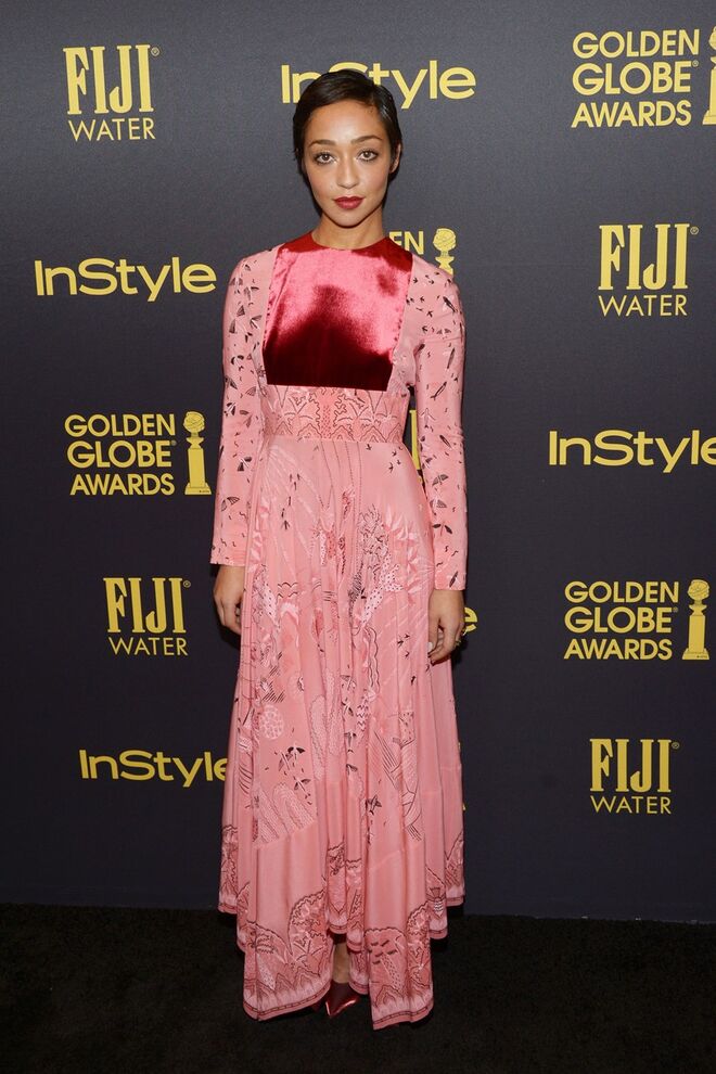 Ruth Negga durante a revelação da Miss Golden Globe 2017