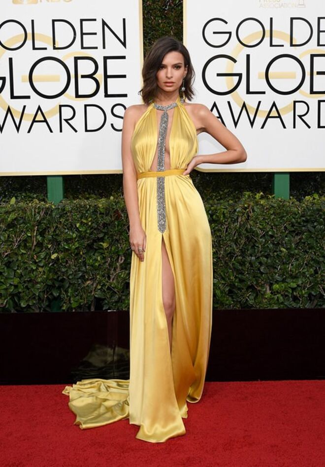 Emily Ratajwoski em Reem Acra