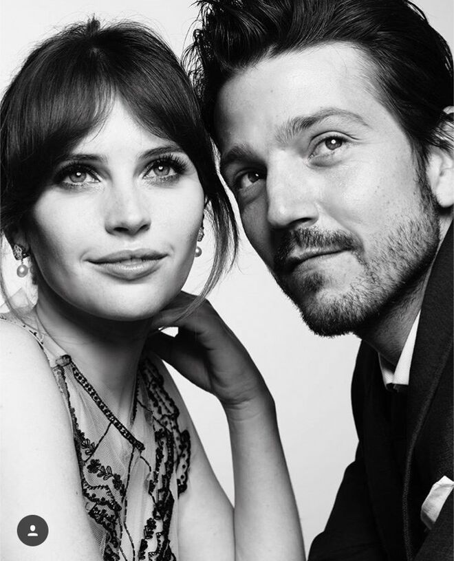 Felicity Jones e Diego Luna nos Golden Globe Awards 2017 @instagram@goldenglobes