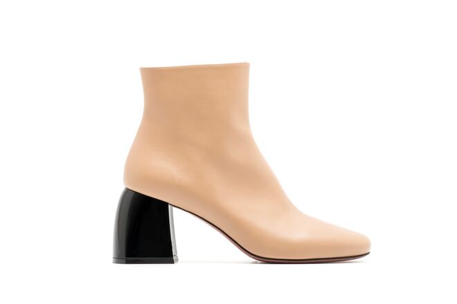 1. Beje | Botas em pele, 465.00€, Sportmax