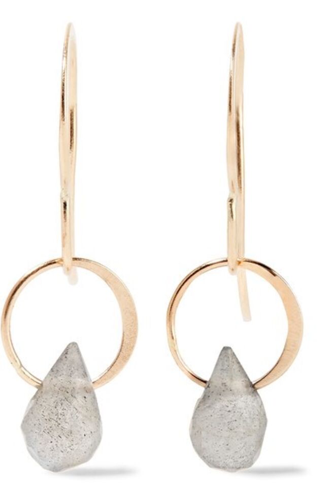 3. Cinza | Brincos em ouro, €149, Melissa Joy Manning, em net-a-porter.com