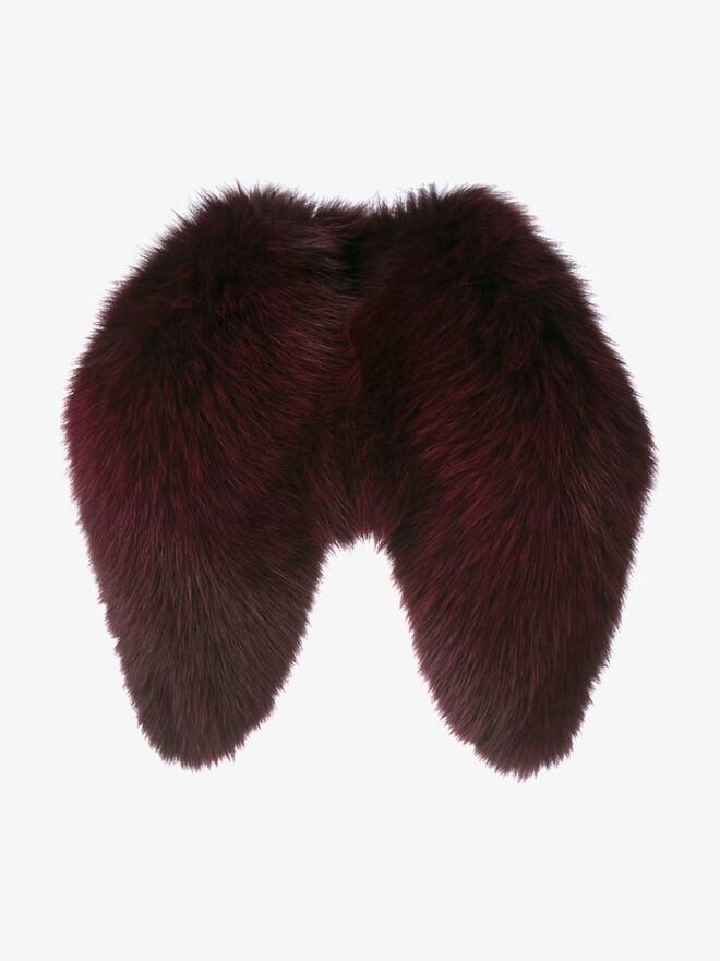 3. Cinza | Estola em pelo, €507,10, Osman, em farfetch.com 