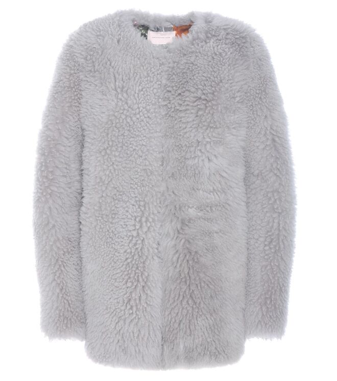 3. Cinza | Casaco em lã, €4450, Christopher Kane, em mytheresa.com