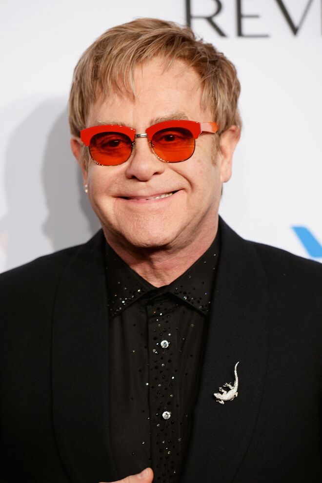 Consta que Elton John também recusou participar do grande dia inaugural de Trump. Na altura das eleições o cantor britânico terá referido que a vitória de Trump 'fazia com que temesse pelo mundo', acrescentando que 'Ele irá marginalizar as pessoas, ele já o está a fazer'.