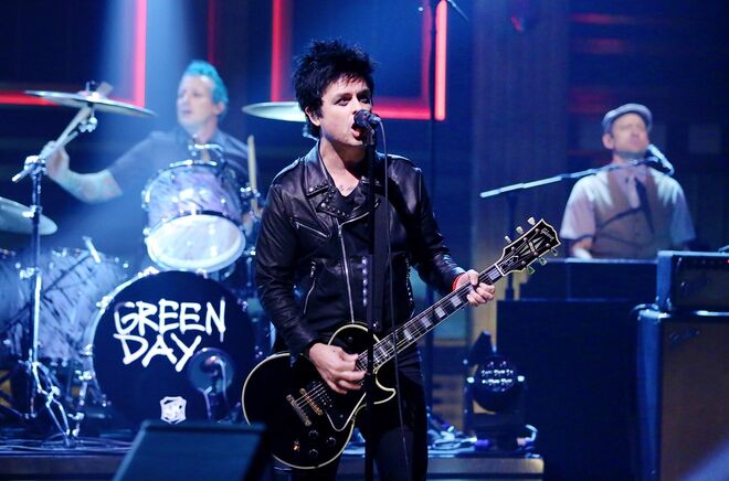 Billie Joe Armstrong, vocalista dos GreenDay tem vindo a alterar a letra de algumas das suas canções em concertos (chegou a cantar na música 'Holiday', 'Pulverizar as Trump Towers') e nos MTV Europe Music Awards chegou a comparar Trump ao ditador alemão Hitler.