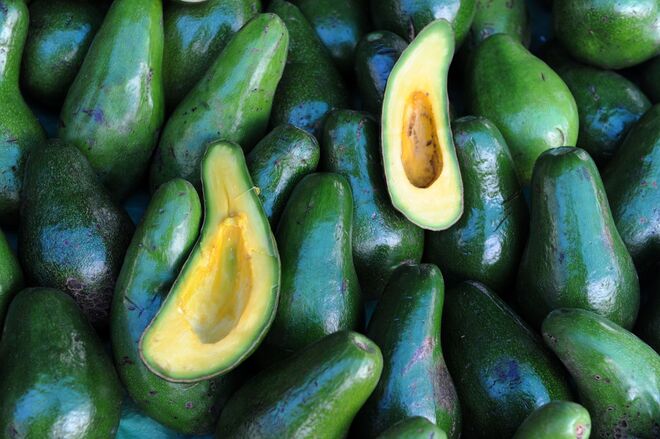 Abacate. A sua gordura monoinsaturada é boa para o coração, pode prevenir doenças de coração e potenciar melhor circulação sanguínea. Tudo o que ajude nesse sentido melhora também a vida sexual. 