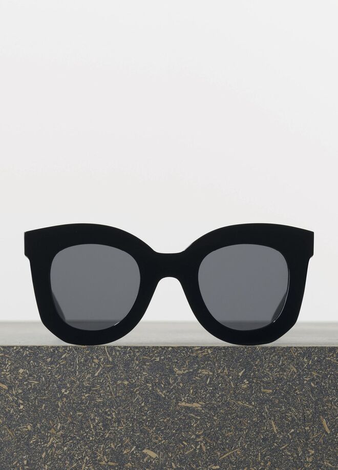 Óculos em acetato, €270, Céline