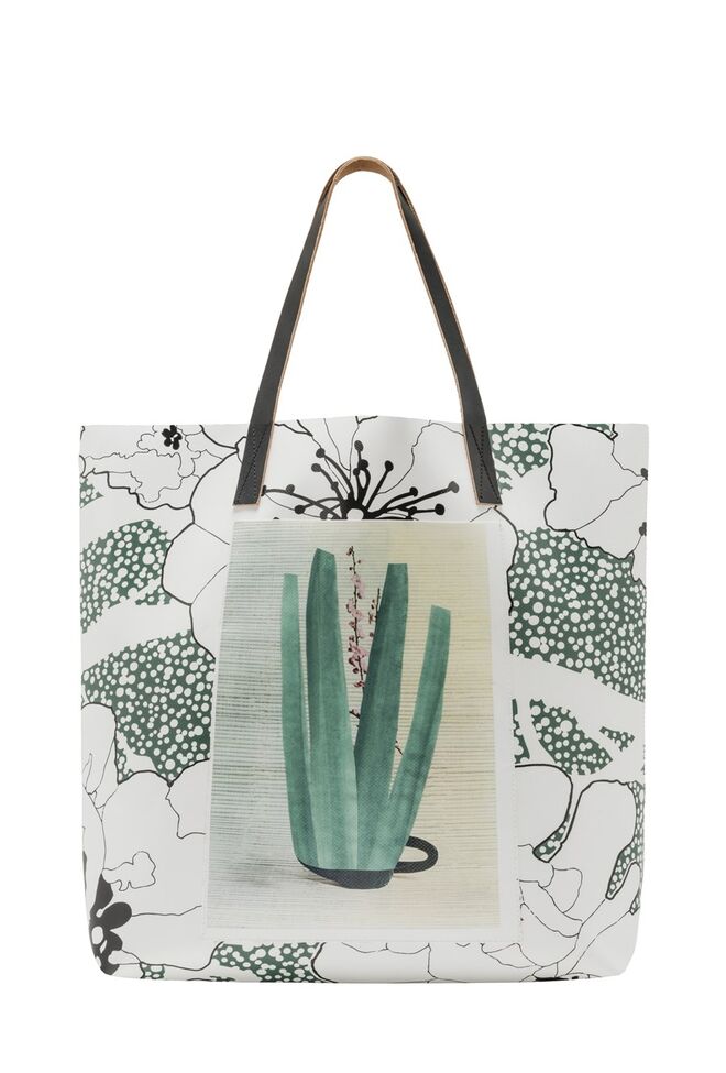 Carteira, €330, Marni