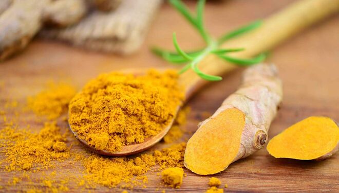 2.	Galões dourados  | É um substituto natural do café, contem ingredientes anti-inflamatórios e nem precisa de filtro para o Instagram. Falamos dos galões dourados, que é como quem diz de curcuma. 