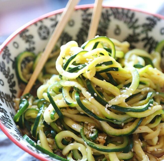 4.	Zoodles | Não faça esse ar de surpreendida. Já há algum tempo que os zoodles – noodles de vegetais, em especial curgete – estão a tentar entrar dentro dos nossos hábitos alimentares. 