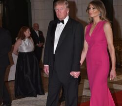 Melania Trump brilha em gala de beneficência