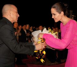 Angelina Jolie encanta no Camboja