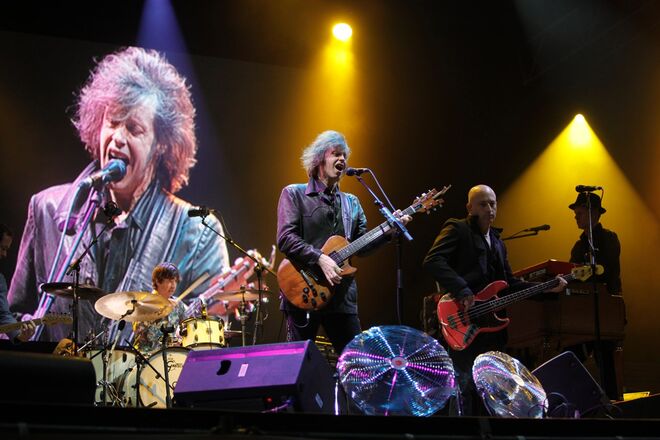 O mês não termina sem que se faça festa em Vilar de Mouros (25, 26 e 27), com Tindersticks e The Waterboys ou Linda Martini e Samuel Úria, entre outros. 