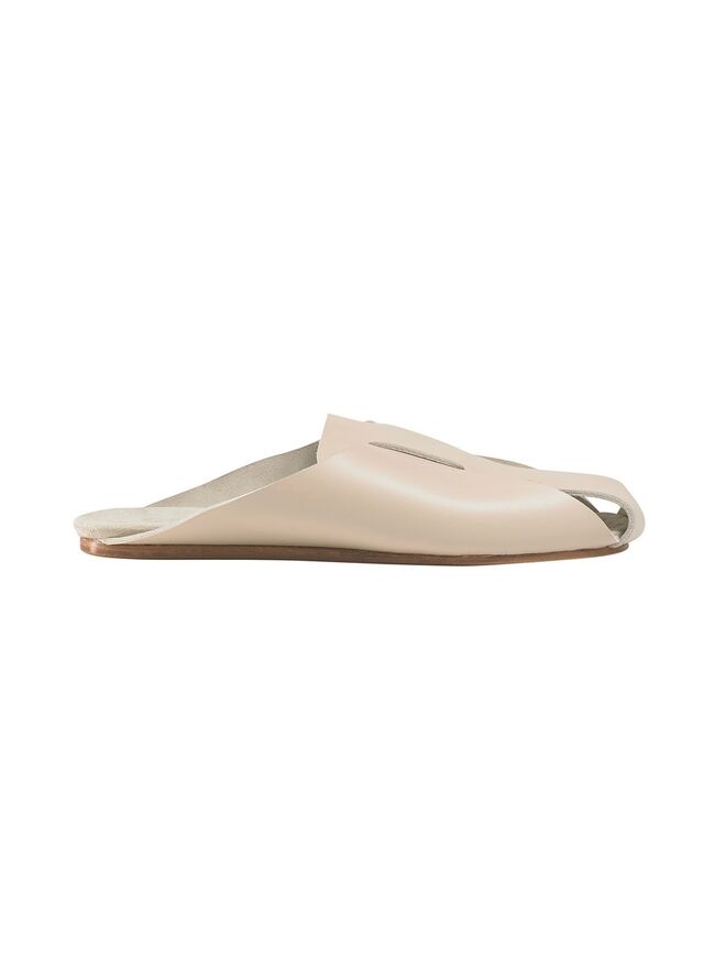 Mules em pele, €125, COS