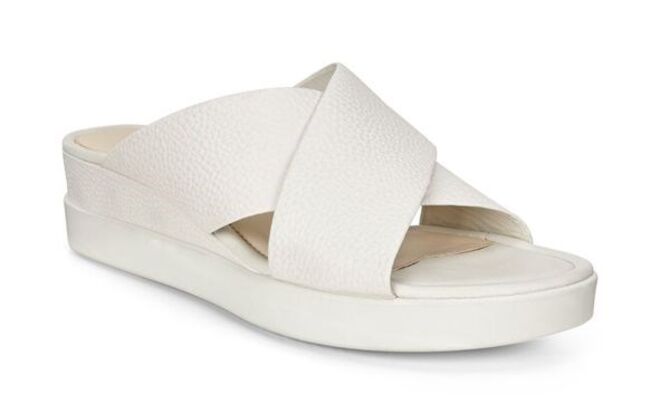 Sandálias em pele, €109,95, Ecco