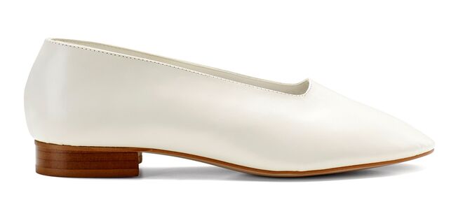 Sapatos em pele, €49,99, Mango