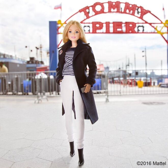 Barbie com a primeira coleção Tommy x Gigi