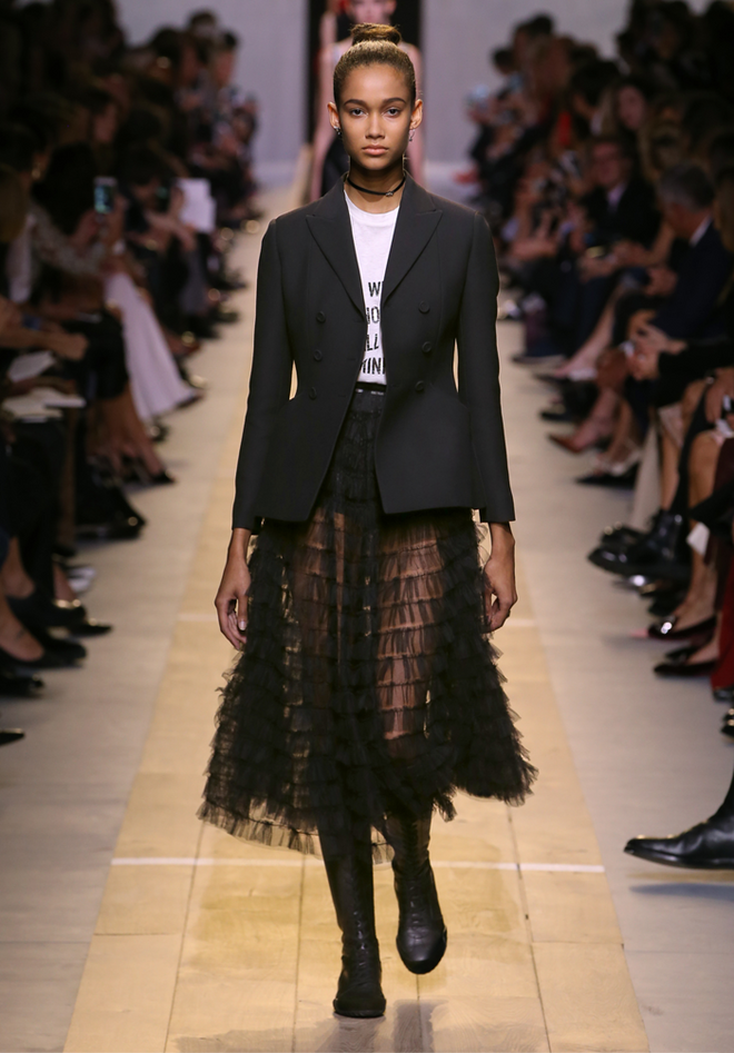 3. Coleção primavera/verão 2017, por Maria Grazia Chiuri