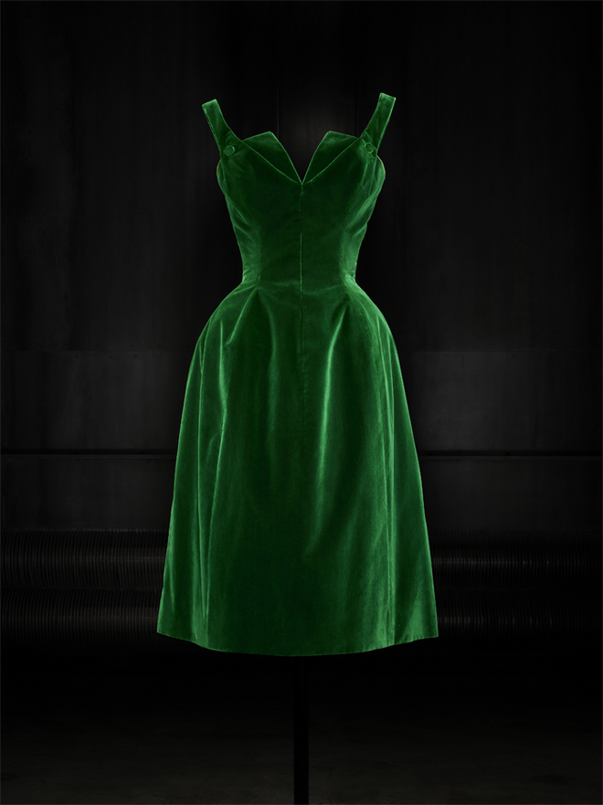 19. Vestido Emeraude, 1953, na exposição Une Maison, Des Collections, no Museu Christian Dior