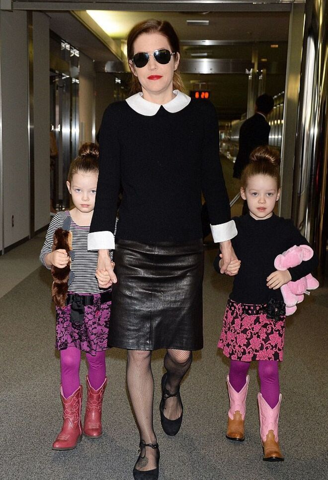 Lisa Marie Presley com as gémeas Harper Vivienne Ann e Finley Aaron Love