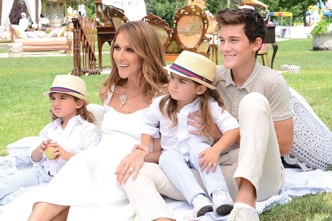 Celine Dion com o filho mais velho René Charles e os gémeos Eddy e Nelson