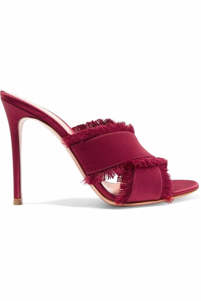 Mules em cetim, €520, Gianvito Rossi
