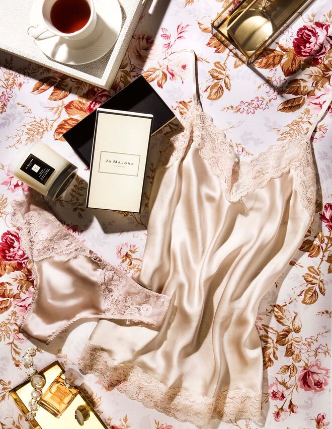 Mon Boudoir | Abrace a sua feminilidade e transforme-a em fantasia: jogos de sedução delicados são sempre o caminho mais romântico.