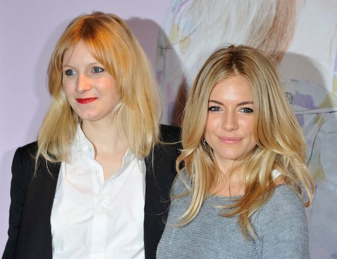 Savannah Miller com a irmã Sienna Miller
