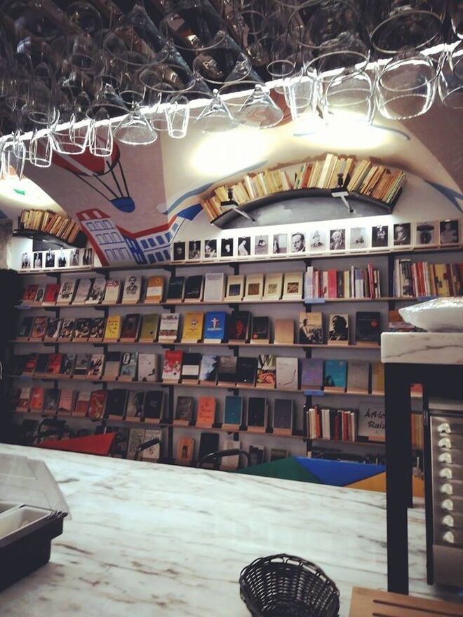  Livraria-bar Menina e Moça