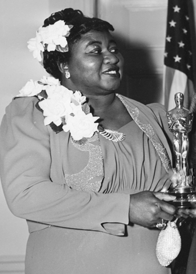 15. Em 1940, a atriz Hattie Hattie McDaniel foi a primeira negra a ser nomeada e a estar presente na cerimónia. Chorou ao receber o Óscar de Melhor Atriz Secundária pelo papel de Mammy, em E Tudo o Vento Levou.