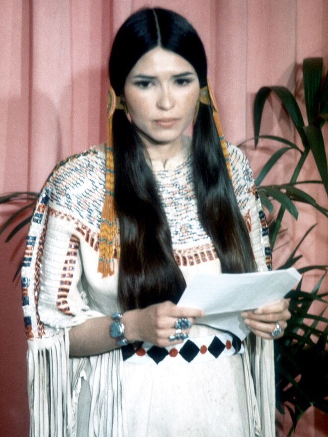 18. Quando em 1972 Marlon Brando recebeu o galardão por Melhor Ator pel’O Padrinho, enviou a atriz nativo americana Sacheen Littlefeather para agradecer e discursar em seu nome.