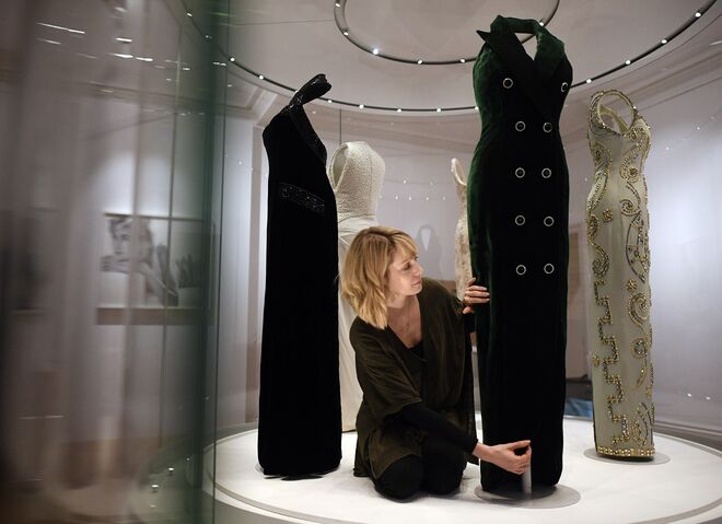 Vestido desenhado por Catherine Walker em 1997 usado por Diana numa produção fotografada por Mario Testino para a Vanity Fair