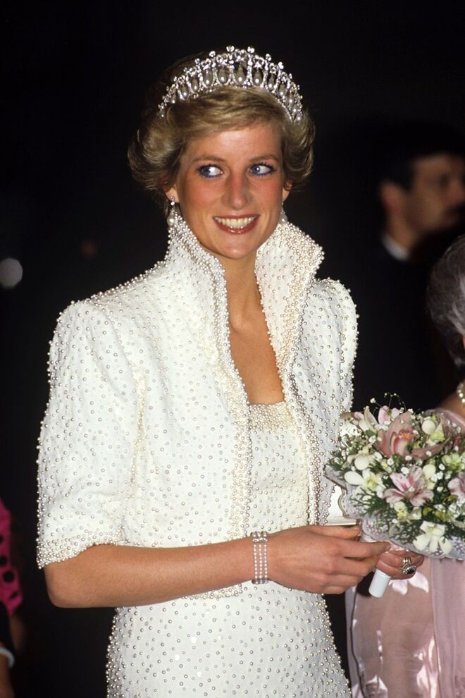 O vestido à Elvis desenhado por Catherine Walker nos anos 80, usado por Diana nos primeiros British Fashion Awards