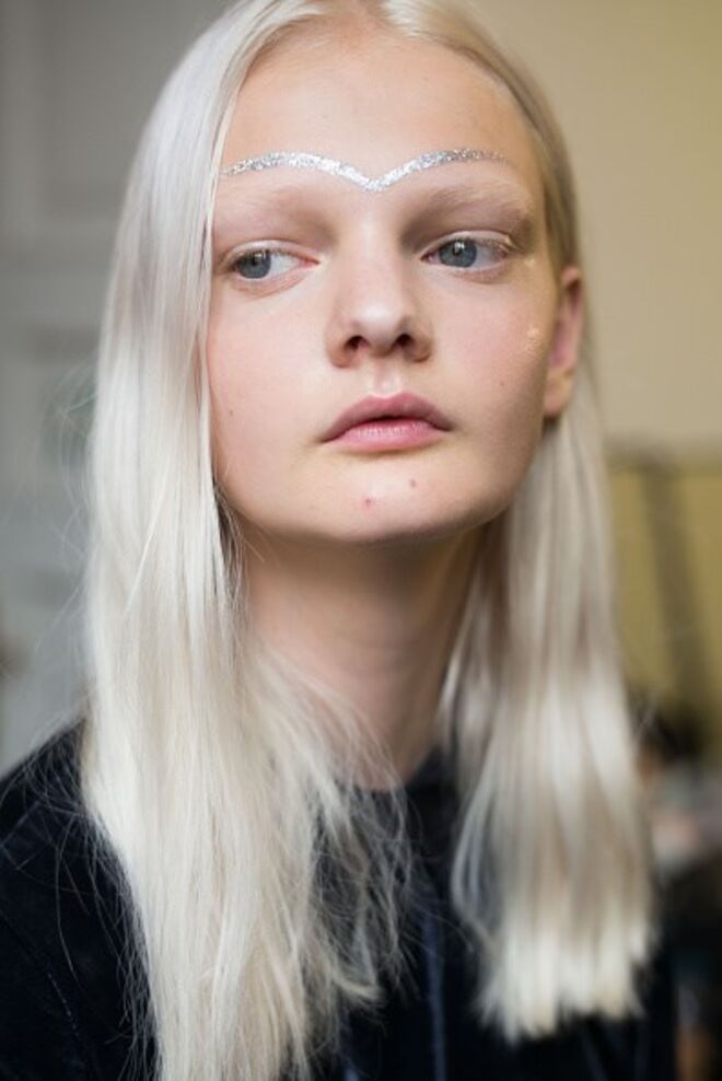 Glitter galáctico - Bastidores do desfile Giamba / M.A.C